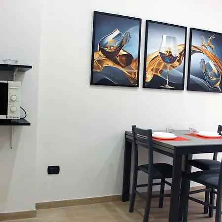 Smeraldo House A Few Steps From The Sea * 비보 발렌티아 마리나