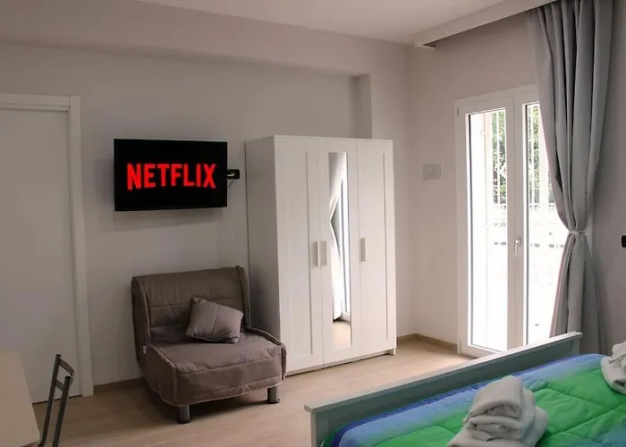 Smeraldo House A Few Steps From The Sea דירה